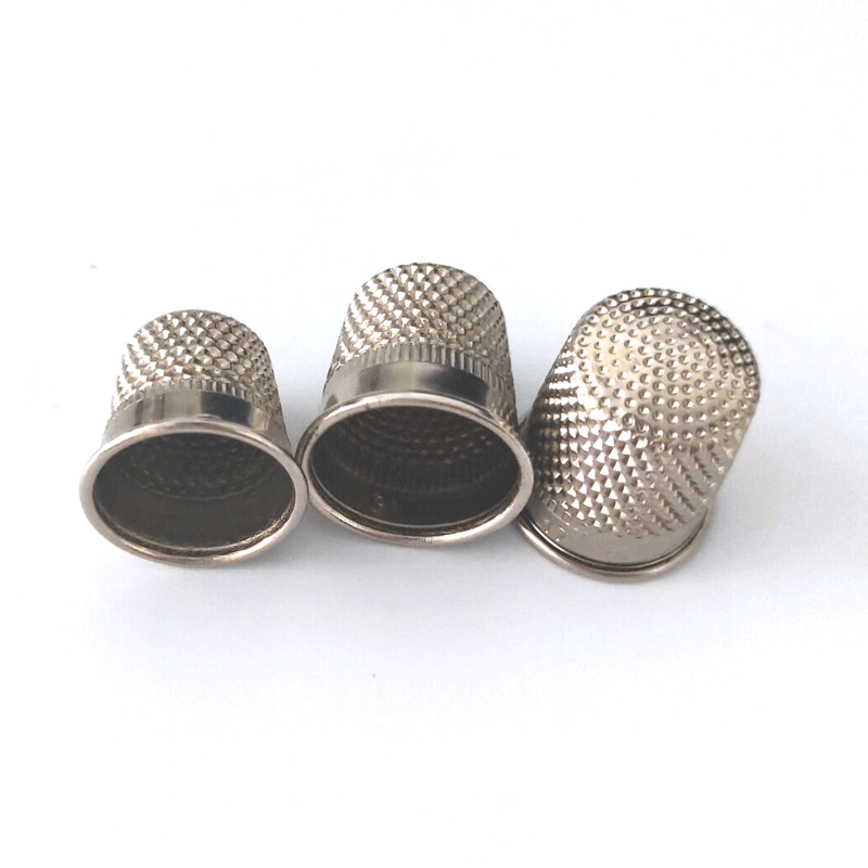 Sewing Thimble Metal - 最高品質の金属指指ぬきテーラー縫製グリップシールドプロテクター縫製機手作業ピン針ツール販売中