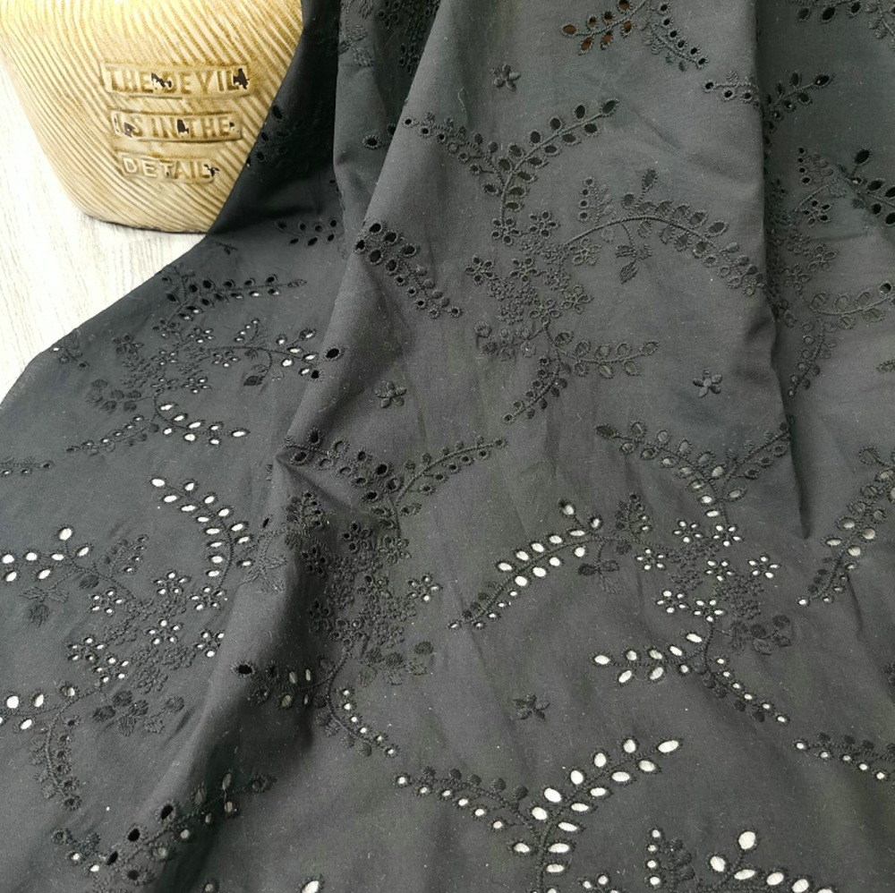 Sewing Eyelet Fabric - 高品質の黒の透かし彫り刺繍花柄レース生地、綿100%のアイレット刺繍布、衣類縫製用