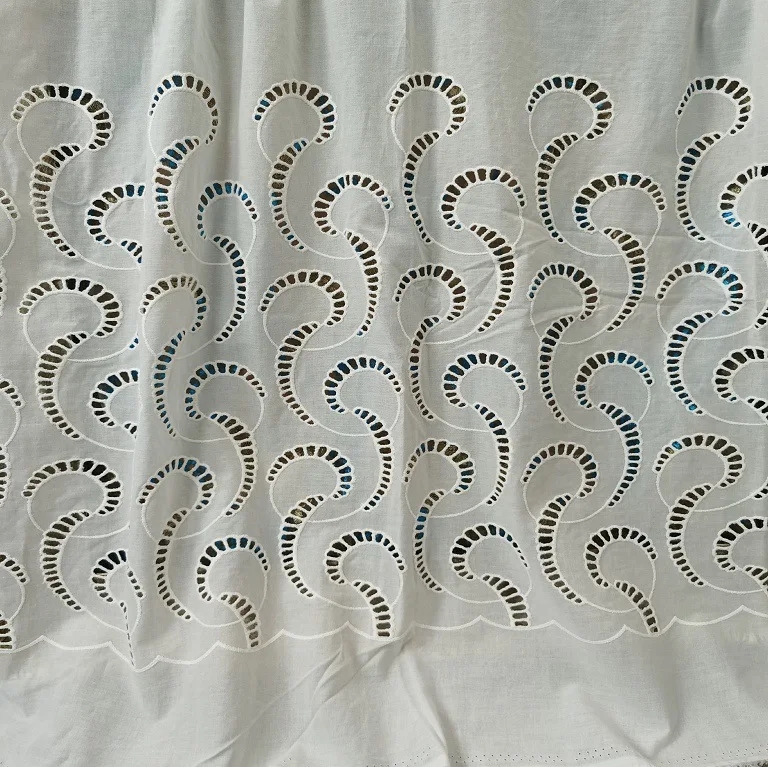 綿100%の刺繍入り透かし彫り生地、スカート裾のアイレット刺 - Sewing Eyelet Fabric のレビューと価格
