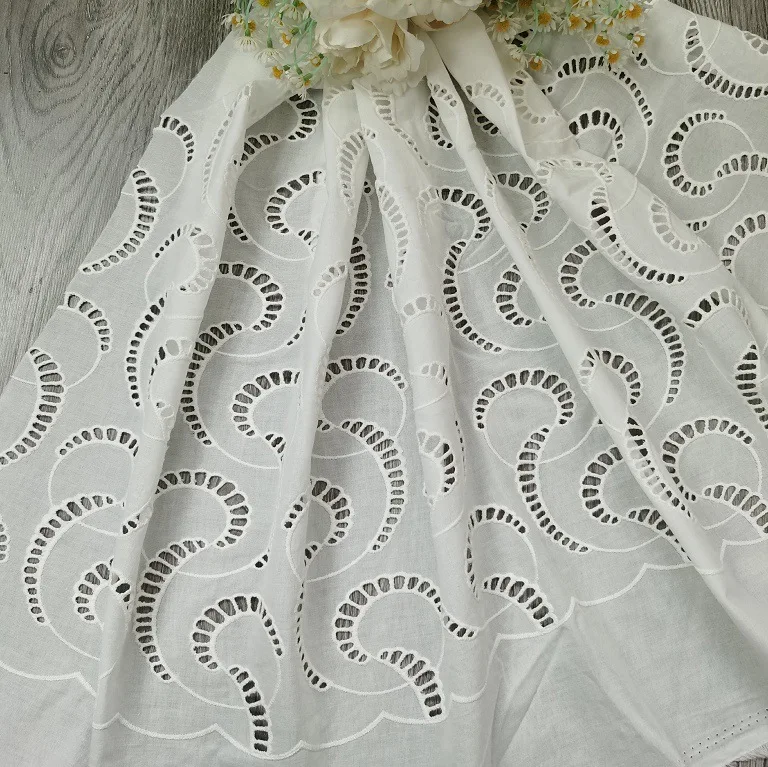 綿100%の刺繍入り透かし彫り生地、スカート裾のアイレット刺 - Sewing Eyelet Fabric のレビューと価格