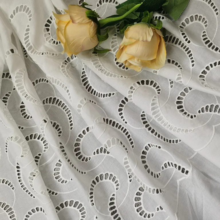 綿100%の刺繍入り透かし彫り生地、スカート裾のアイレット刺 - Sewing Eyelet Fabric のレビューと価格